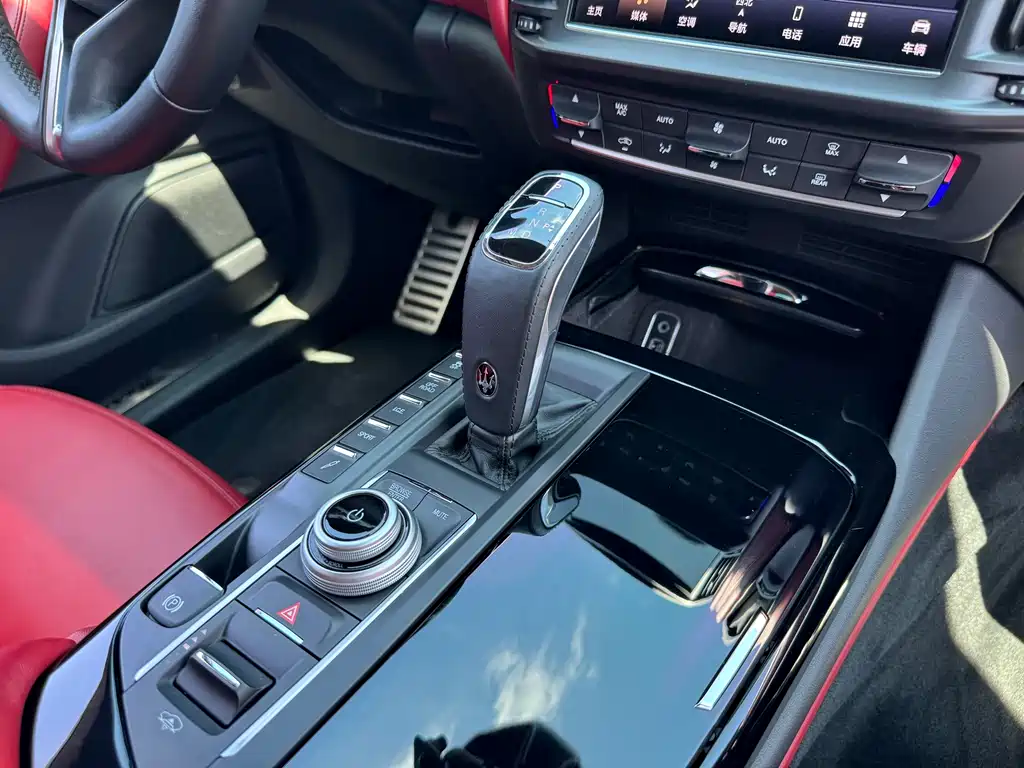 Maserati Levante 2021 — фото 12