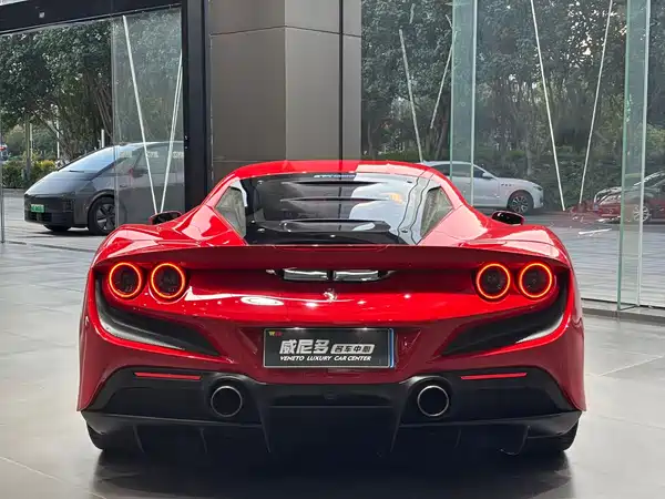 Ferrari F8 2022