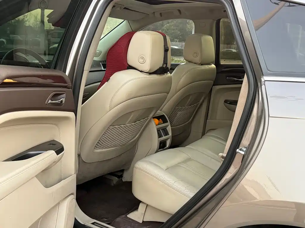 Cadillac SRX 2012 — фото 12