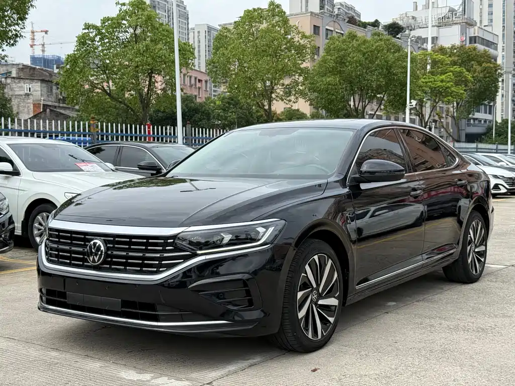 Volkswagen Passat 2022 — фото 1