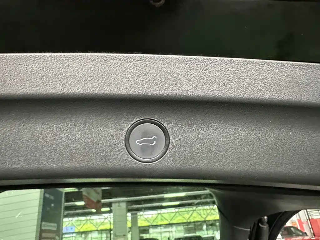 Tesla Model Y 2023 — фото 12