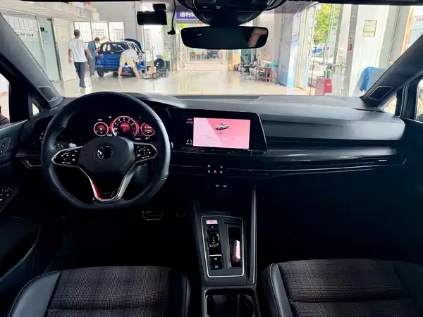 Volkswagen Golf GTI 2021