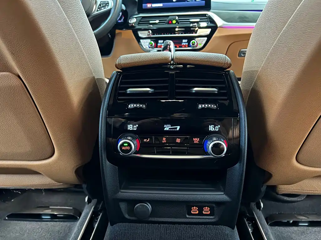 BMW 6 Series GT 2025 — фото 12