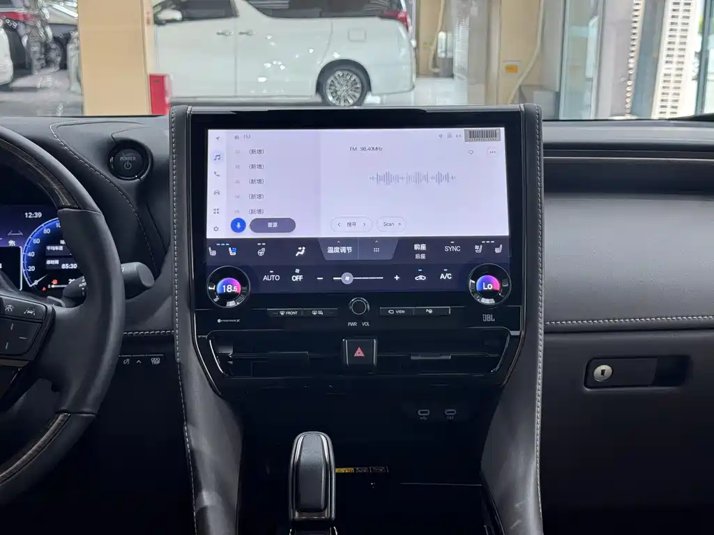 Toyota Alphard 2024 — фото 19