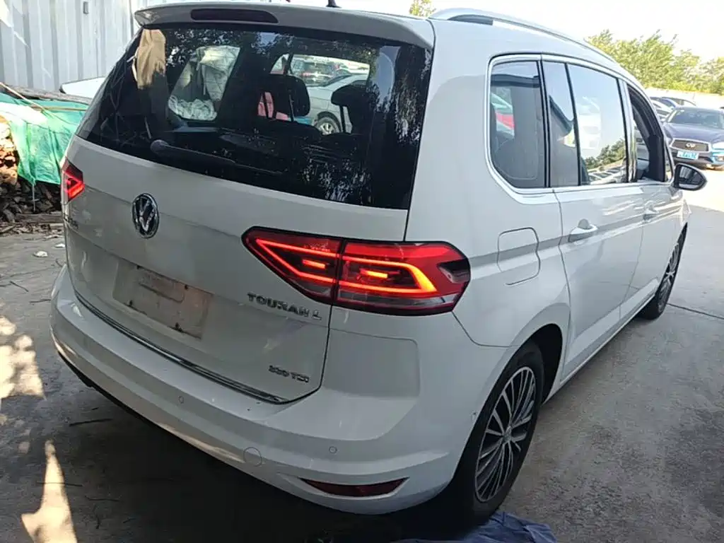 Volkswagen Touran 2017 — фото 7