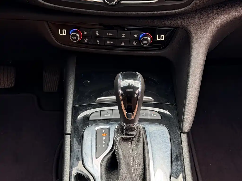Buick Regal 2018 — фото 16