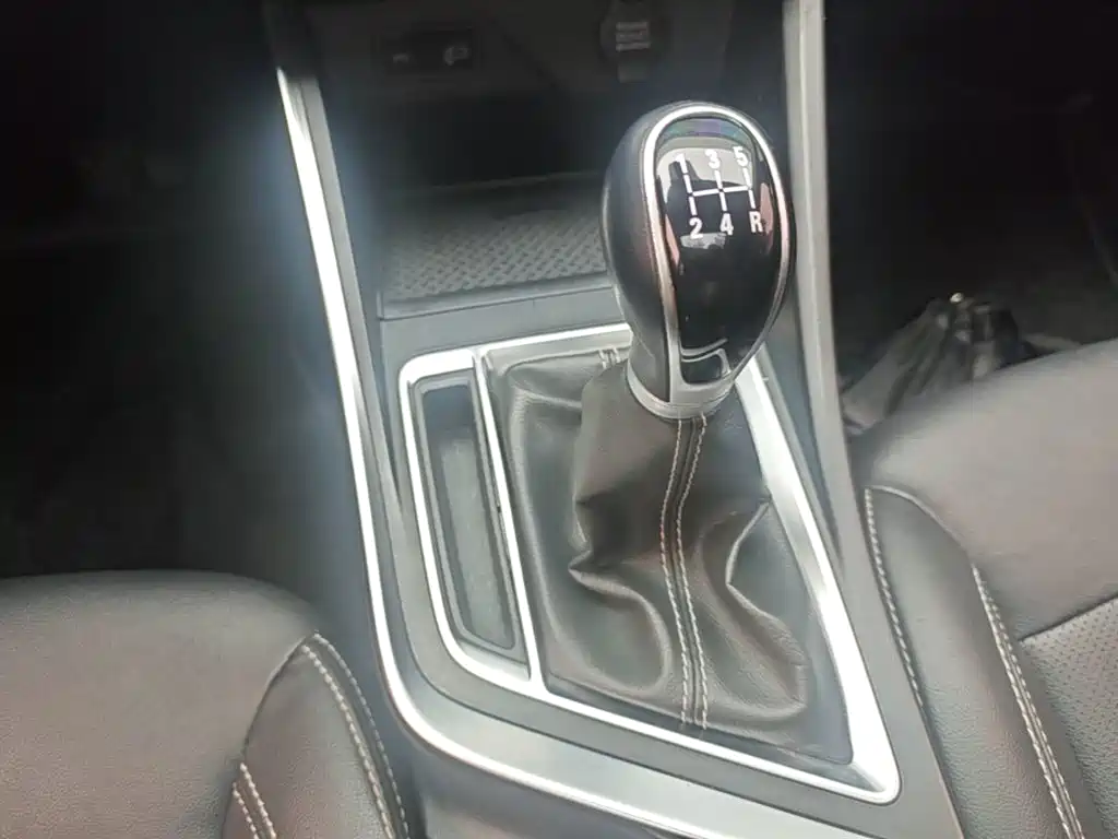 Geely Vision X3 2020 — фото 14