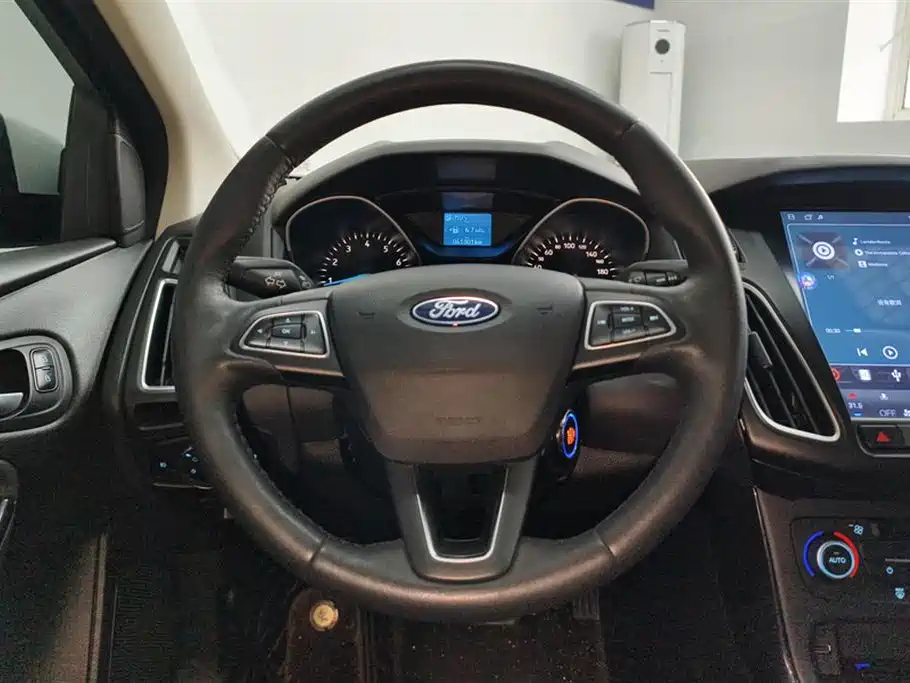 Ford Focus 2019 — фото 15