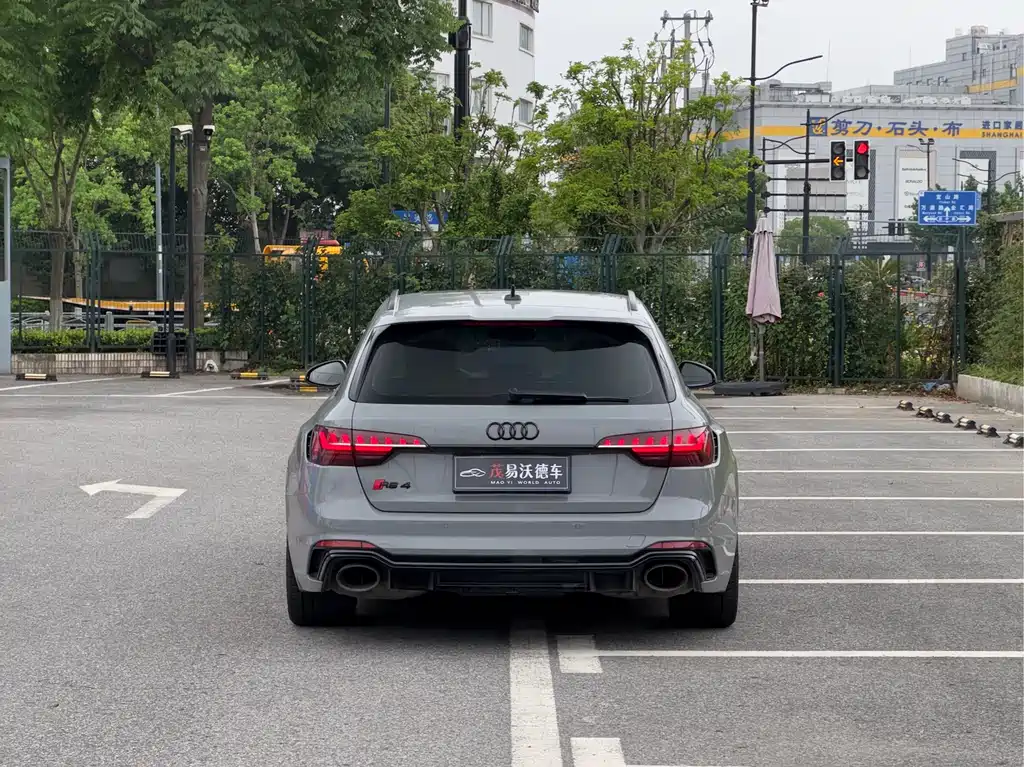 Audi RS 4 2025 — фото 4