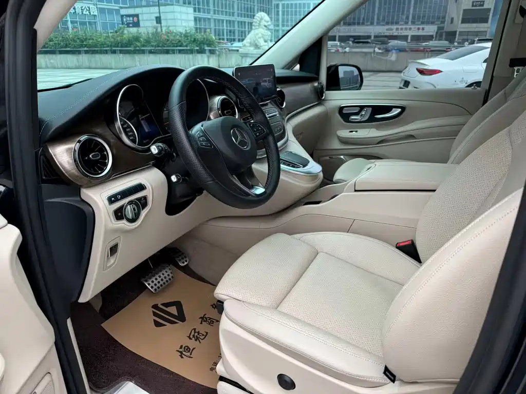 Mercedes-Benz V-Class 2022 — фото 11