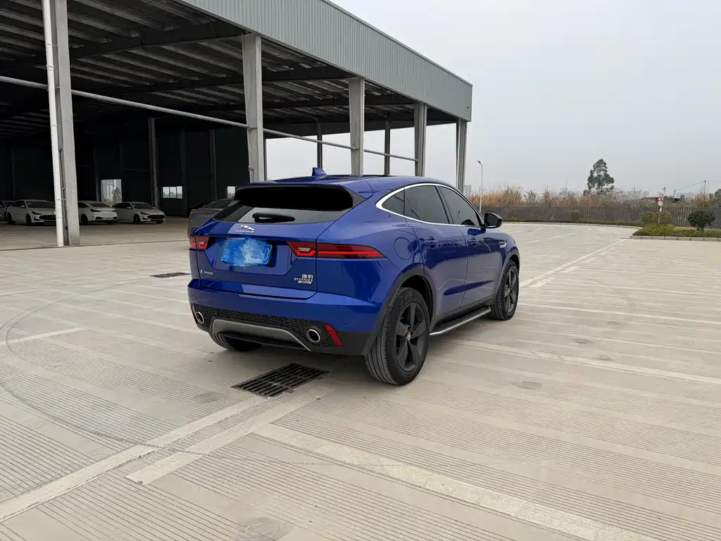 Jaguar E-PACE 2018 — фото 6