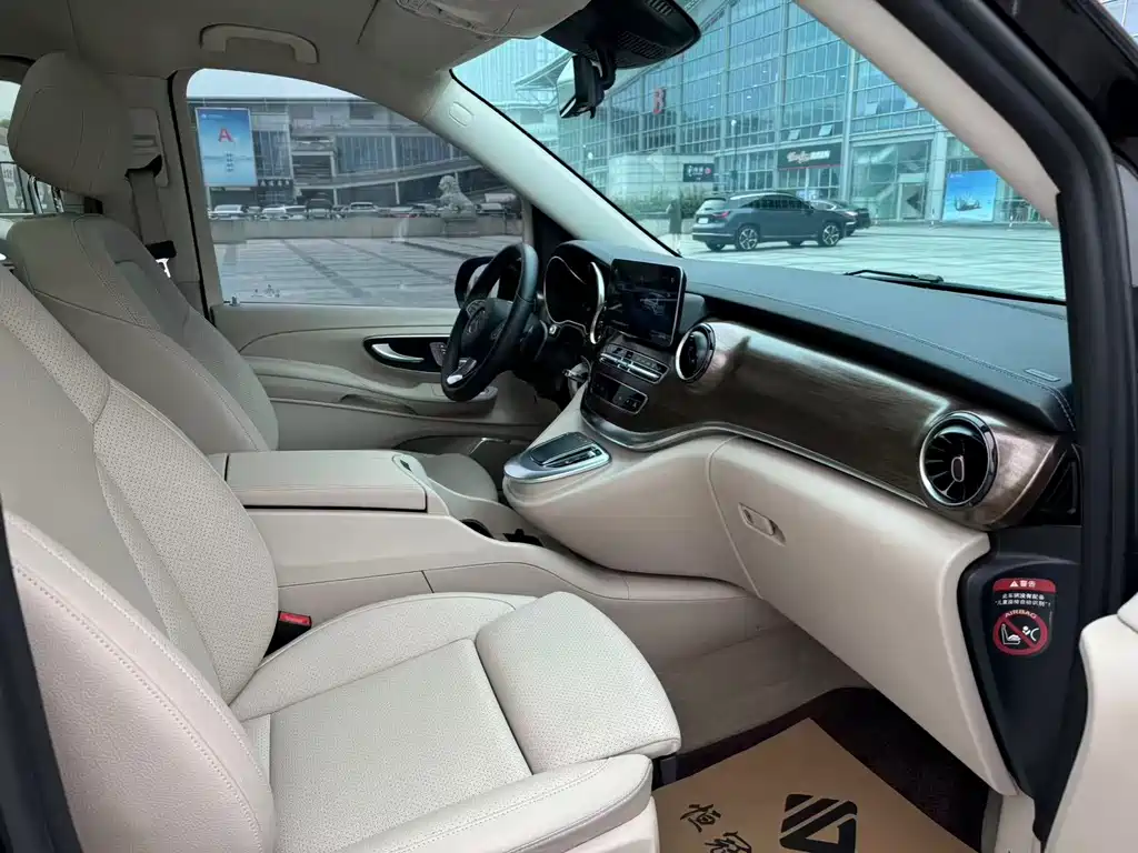 Mercedes-Benz V-Class 2022 — фото 12