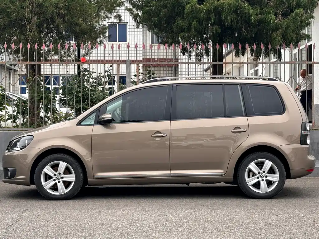 Volkswagen Touran 2015 — фото 2