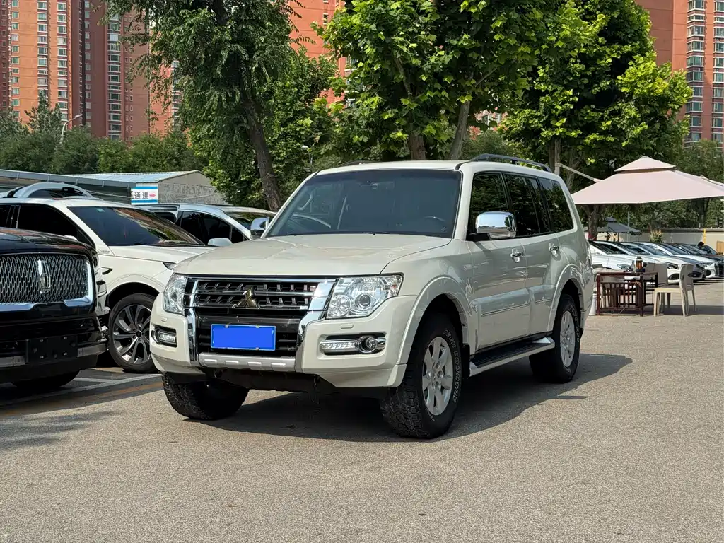 Mitsubishi Pajero 2016