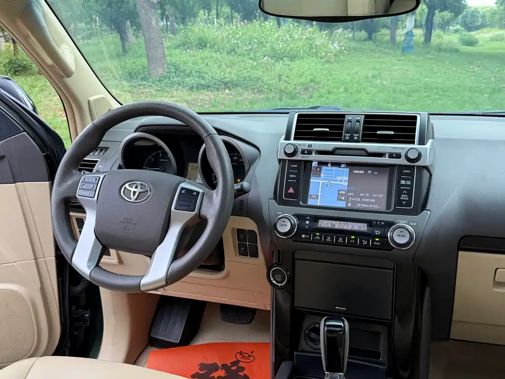 Toyota Prado 2015 — фото 12
