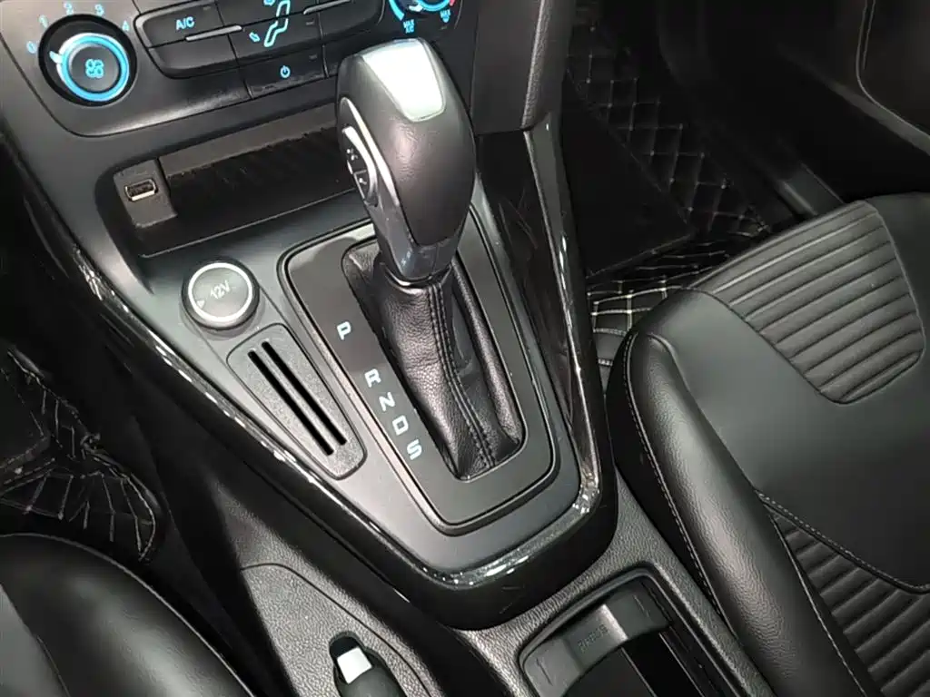 Ford Focus 2019 — фото 14