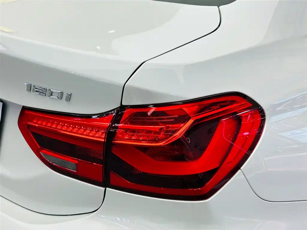 BMW 1 Series 2023 — фото 12