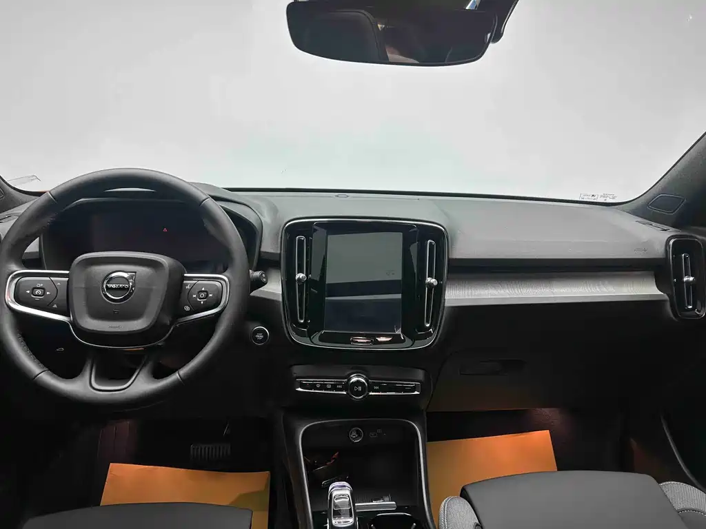 Volvo XC40 2024 — фото 15