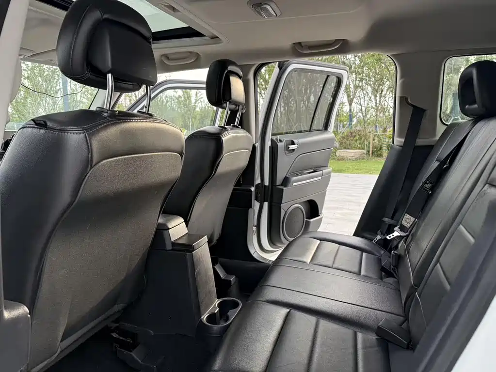 Jeep Patriot 2014 — фото 10
