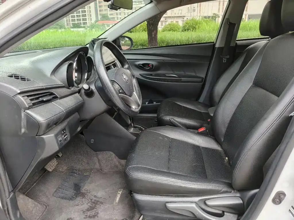 Toyota Yaris L 2023