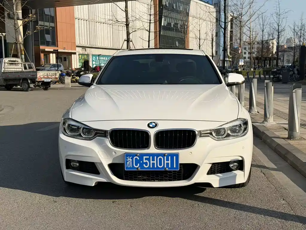 BMW 3 Series 2018 — фото 2