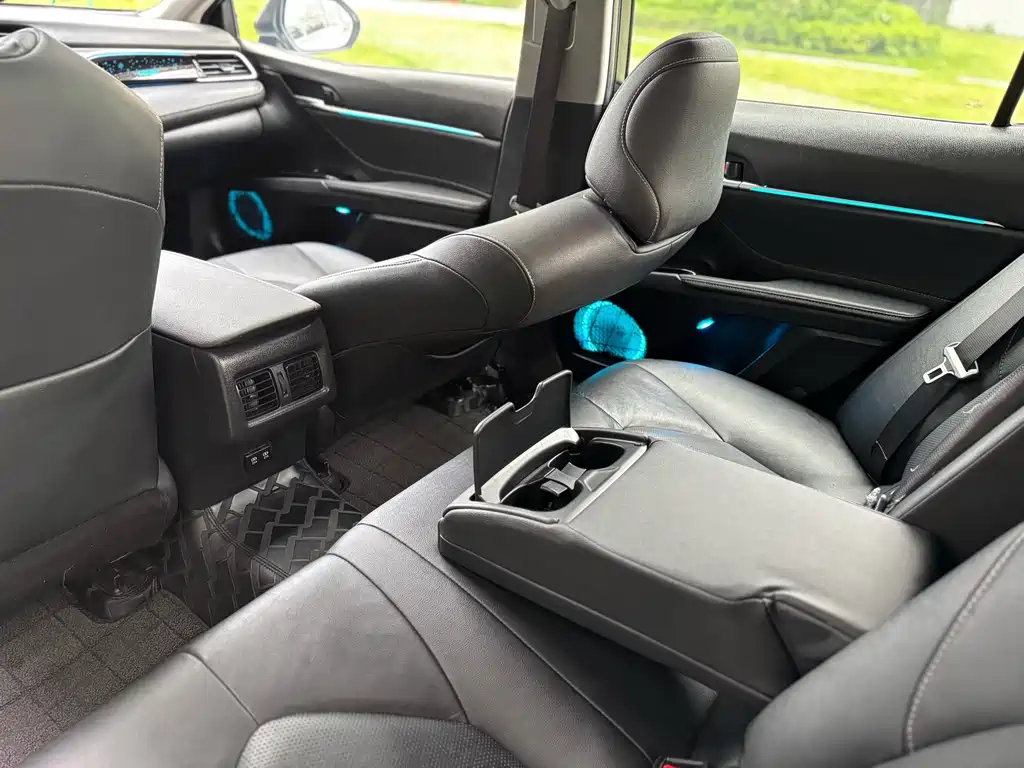 Toyota Camry 2020 — фото 12