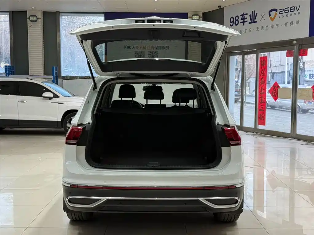 Volkswagen Tiguan L 2023 — фото 23