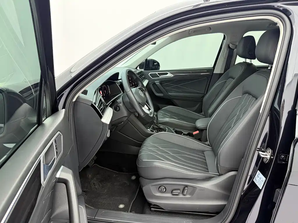 Volkswagen Tiguan L 2023 — фото 23