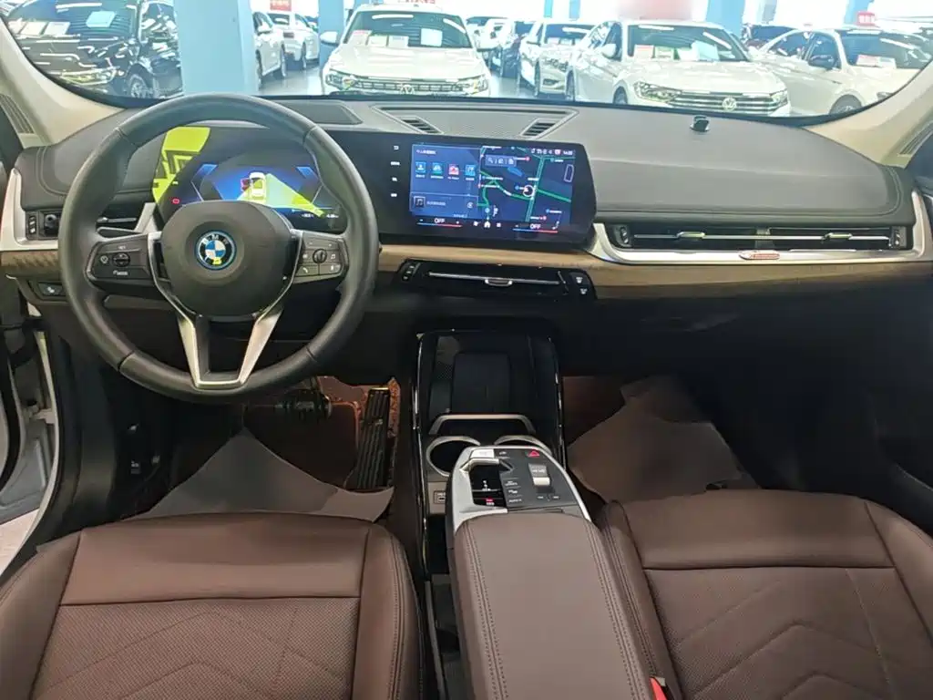 BMW iX1 2024 — фото 10