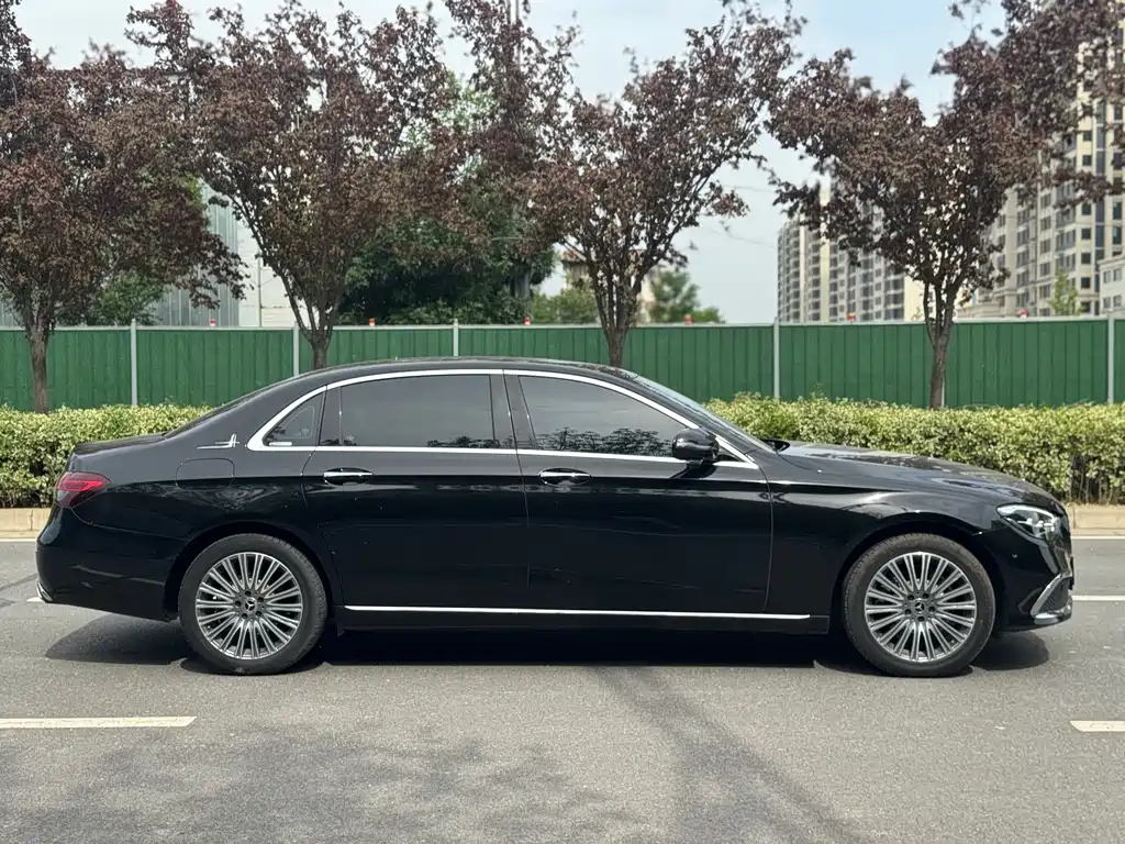 Mercedes-Benz E-Class 2022 — фото 14