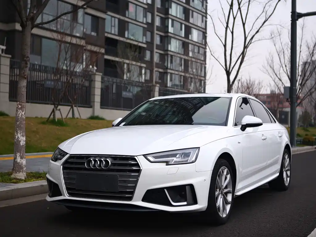 Audi A4L 2019 — фото 1