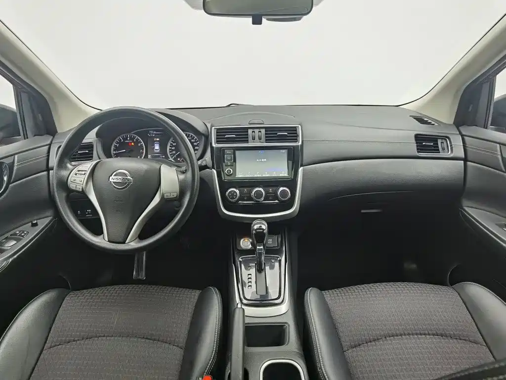 Nissan Tiida 2017 — фото 5