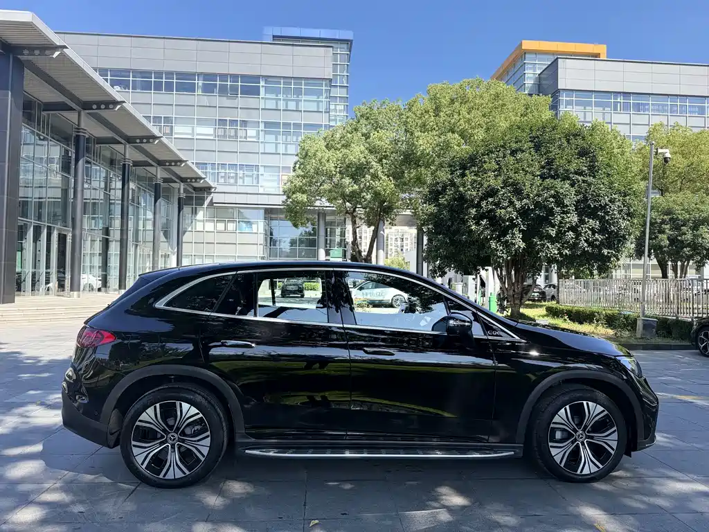 Mercedes-Benz EQE SUV 2025 — фото 4