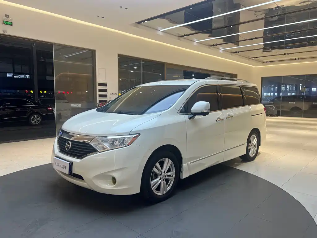 Nissan Quest 2016 — фото 1