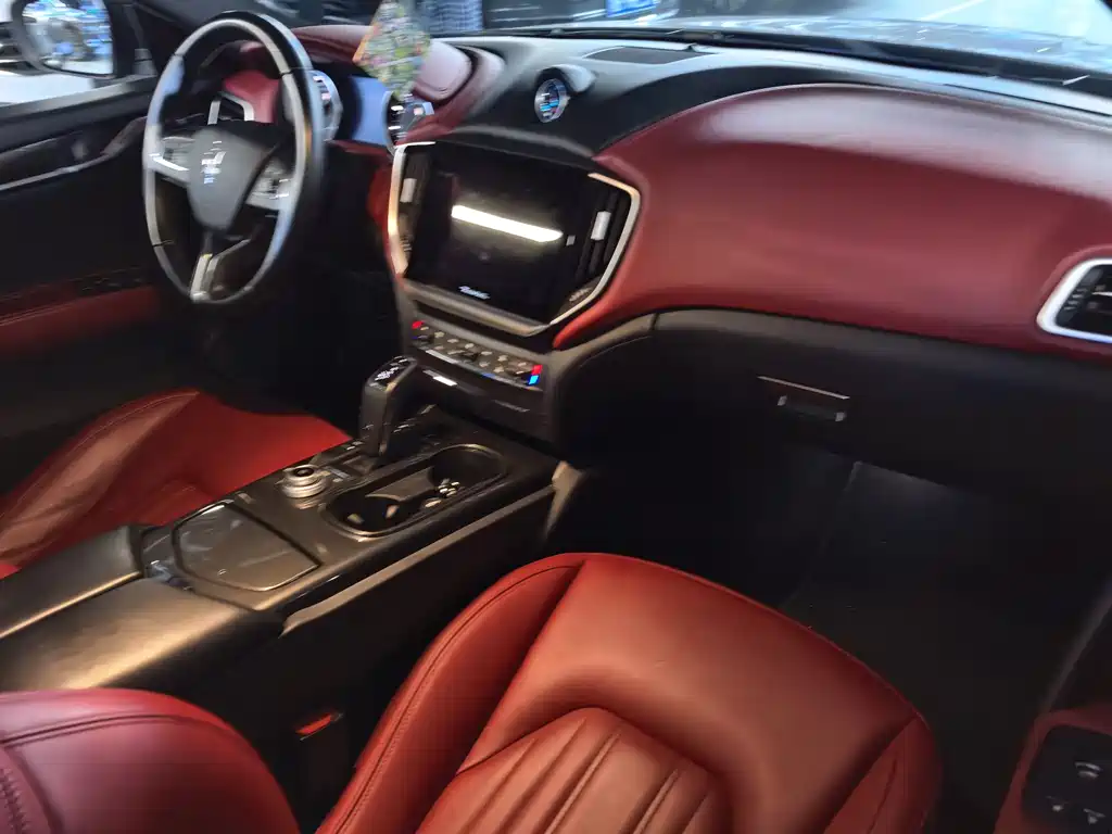 Maserati Ghibli 2021 — фото 15