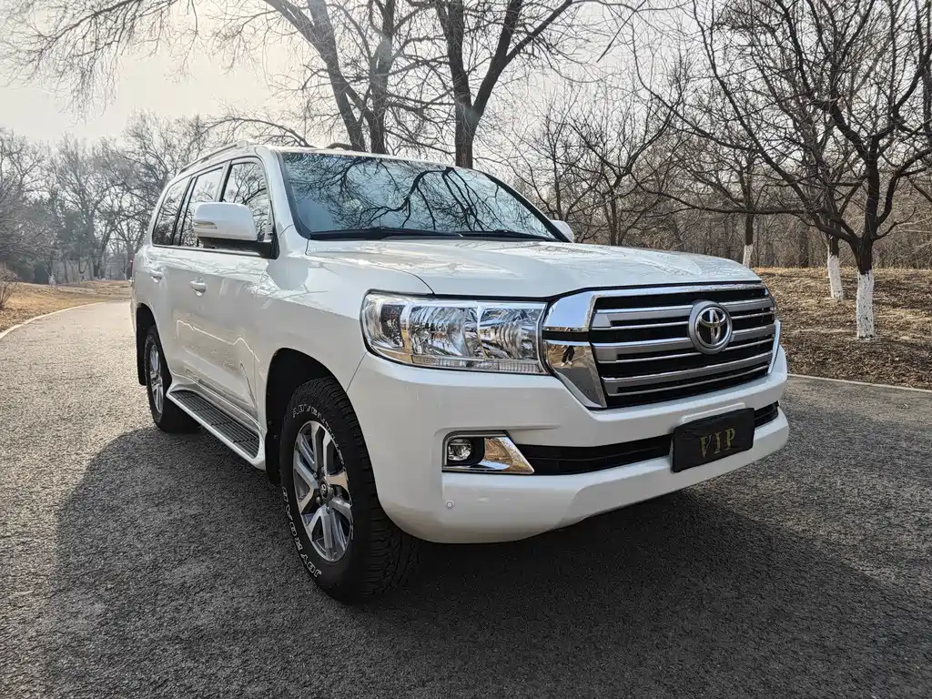 Toyota Land Cruiser 2016 — фото 1