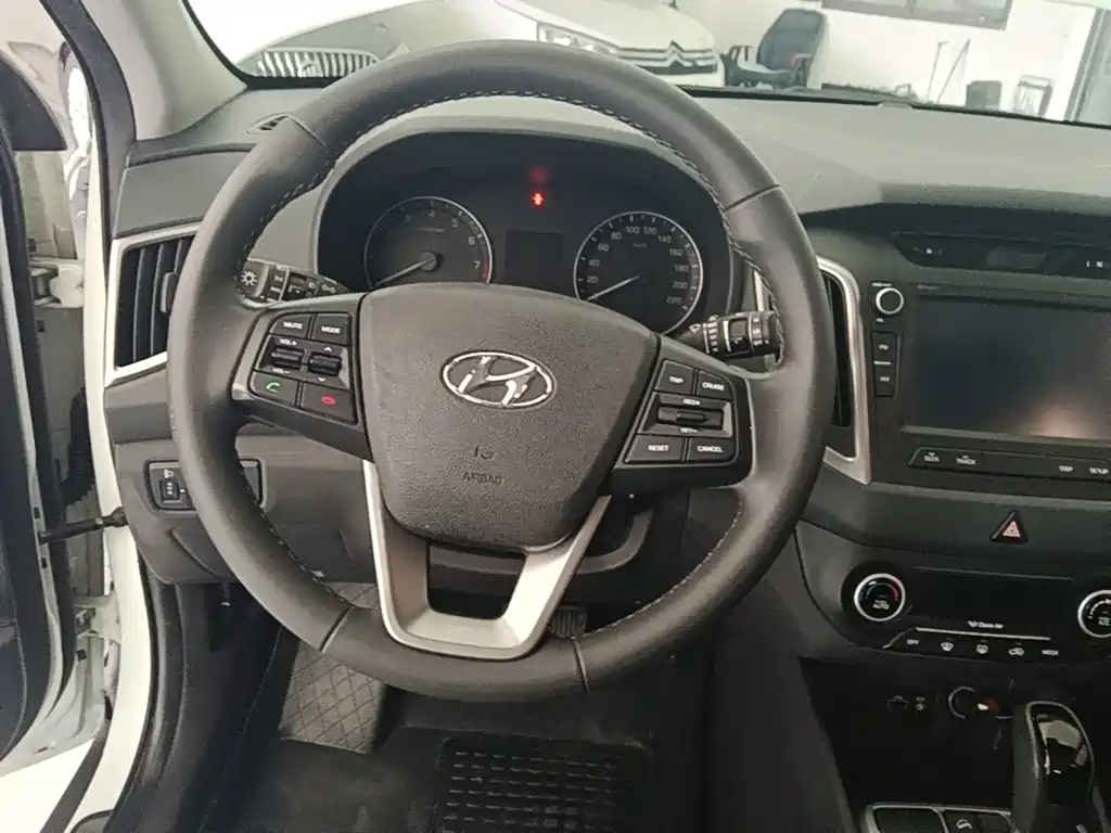 Hyundai ix25 2017 — фото 11