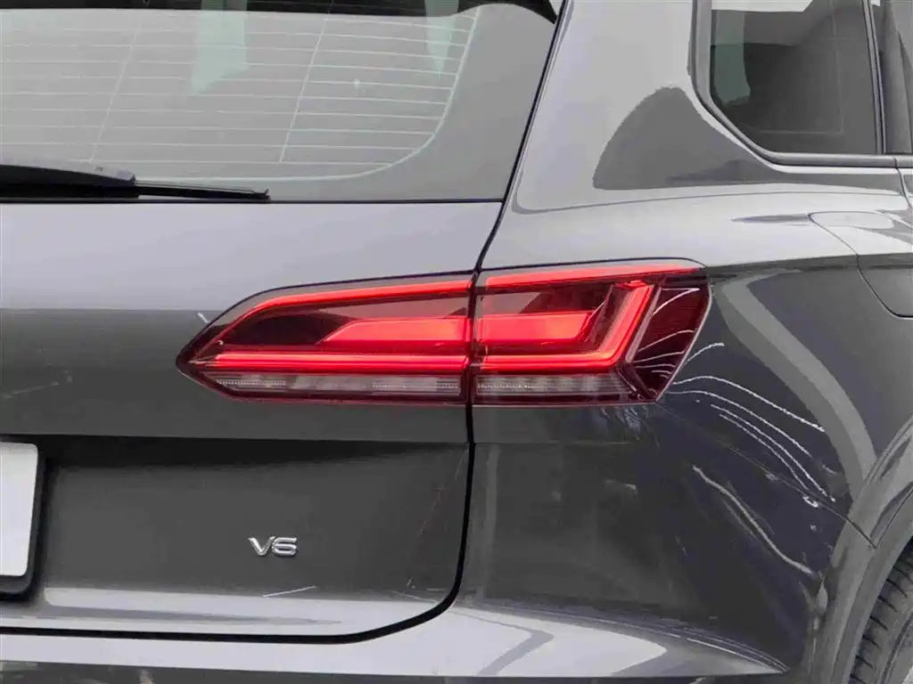 Volkswagen Touareg 2023 — фото 18