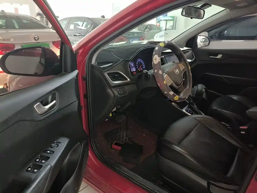 Hyundai Verna 2017 — фото 16