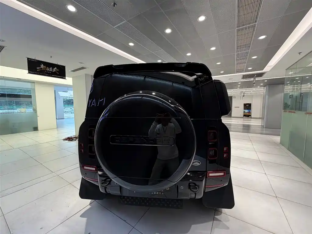 Land Rover Defender 2021 — фото 14