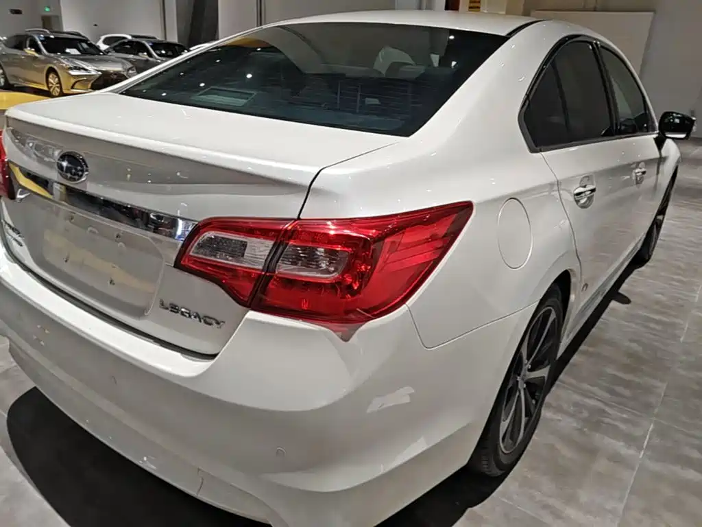 Subaru Legacy 2018 — фото 8