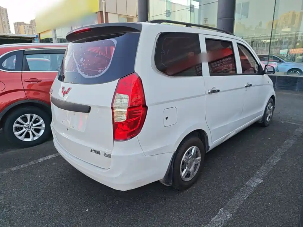 Wuling Hongguang 2018