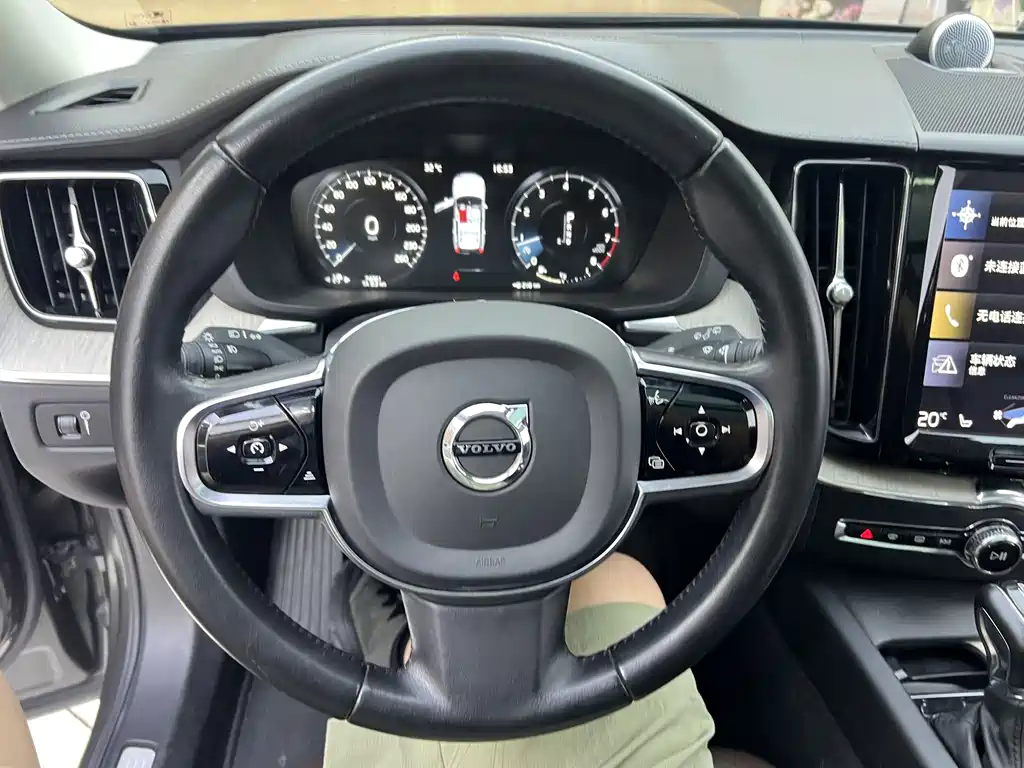 Volvo XC60 2020 — фото 14