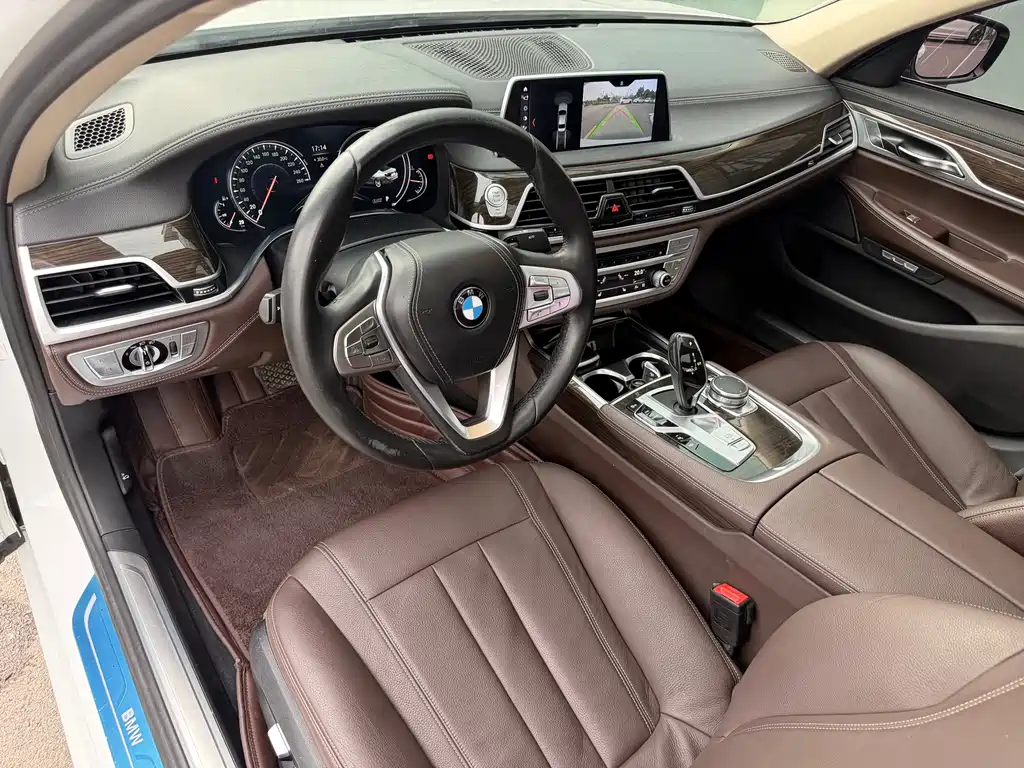 BMW 7 Series 2017 — фото 10