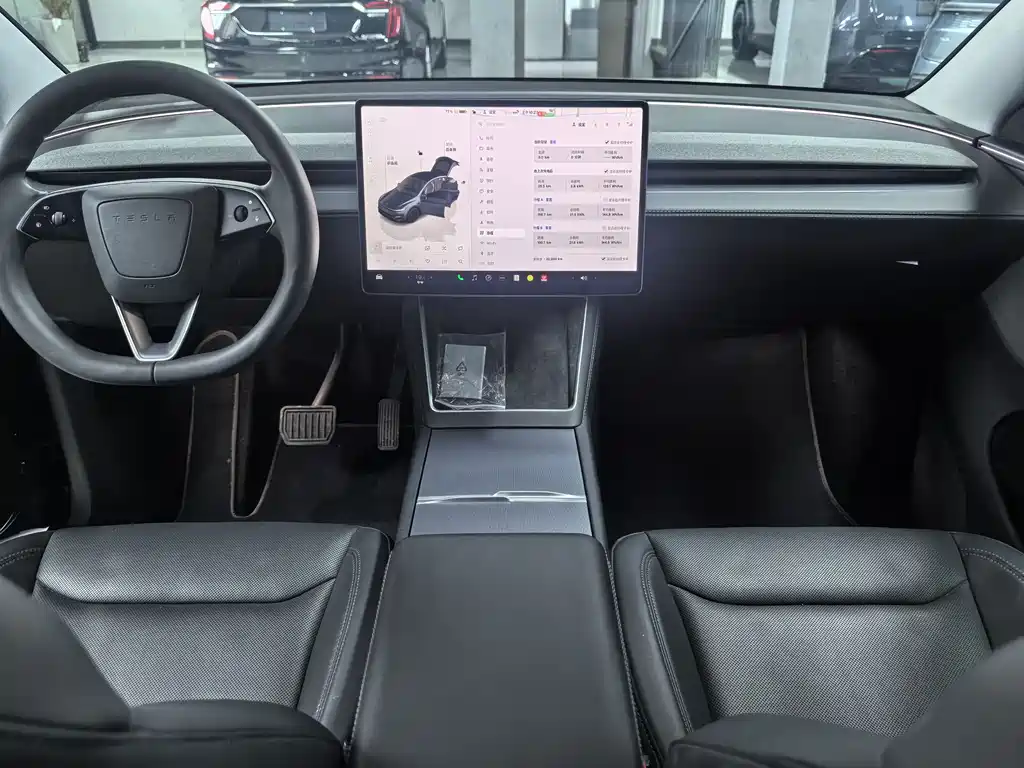 Tesla Model Y 2025 — фото 10