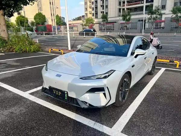 Geely Galaxy E8 2024