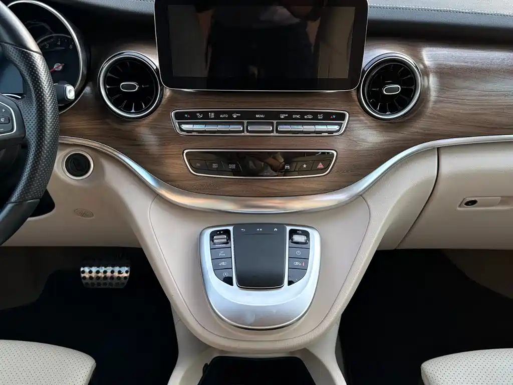 Mercedes-Benz V-Class 2022 — фото 20