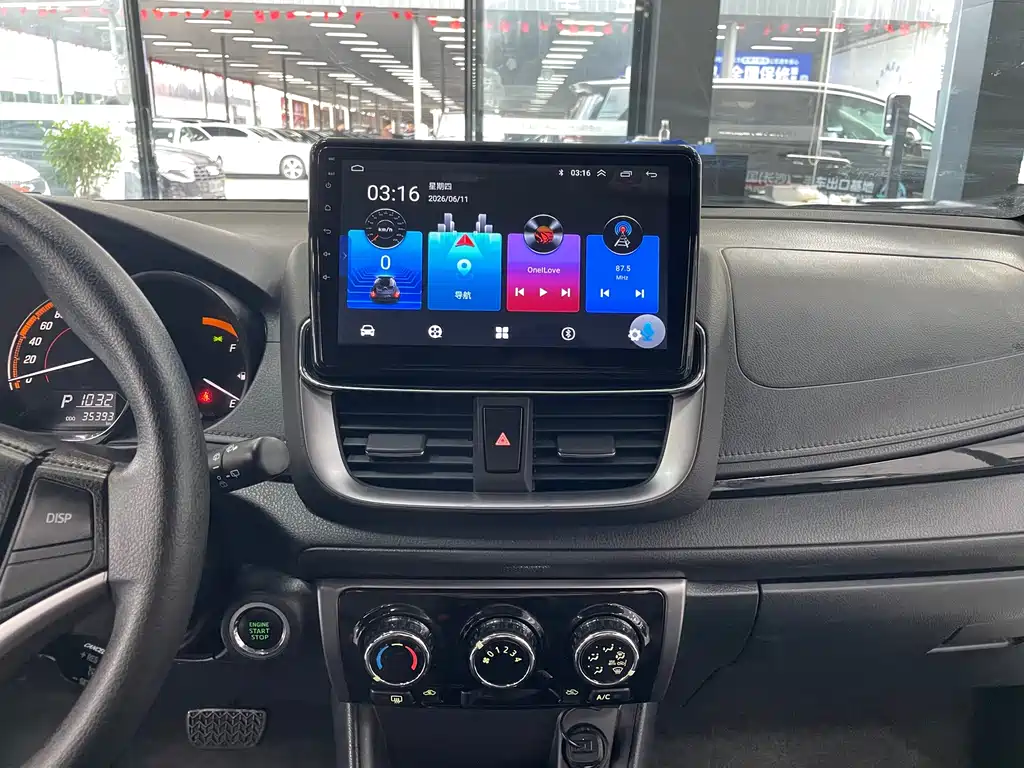 Toyota Yaris L 2022 — фото 10