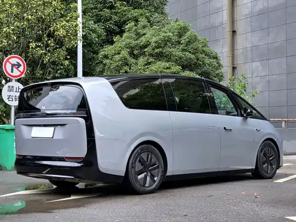 Li Auto MEGA 2024