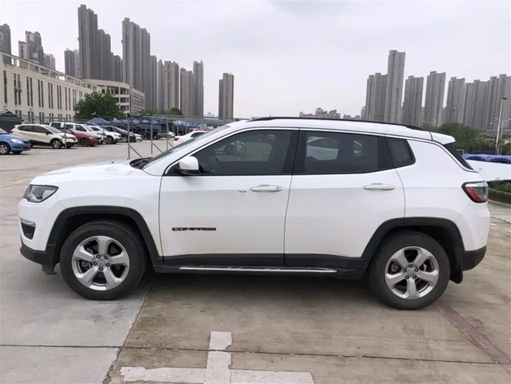 Jeep Compass 2018 — фото 21